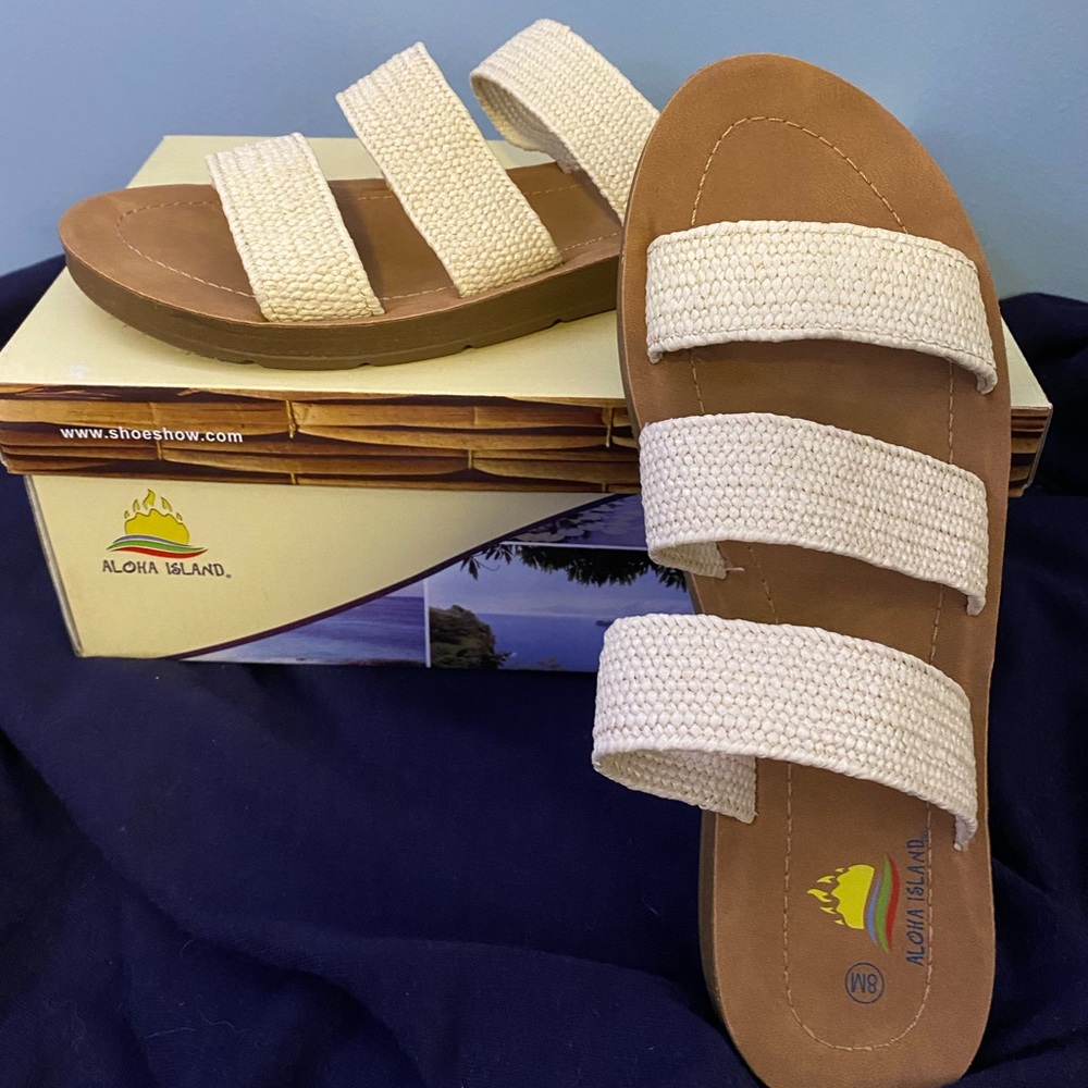 NWOT Three strap sandals